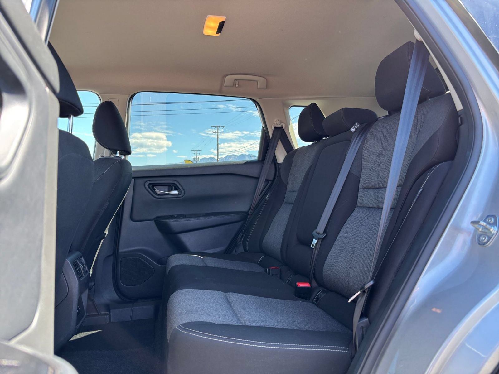 Used 2025 Nissan Rogue SV AWD/4WD image 27