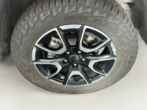 Used 2025 Jeep Compass Trailhawk AWD/4WD image 11