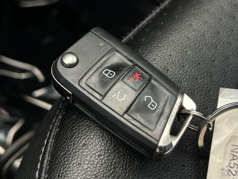 Used 2019 Volkswagen Tiguan SE FWD image 29