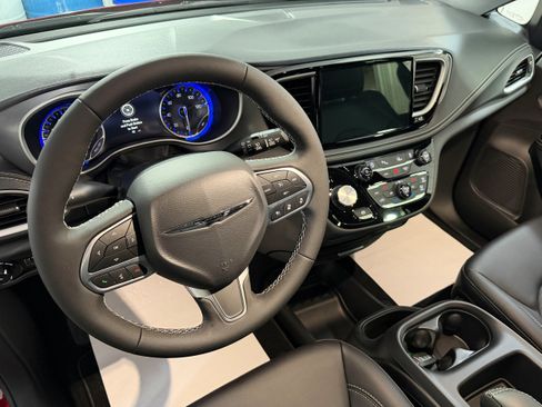 New 2026 Chrysler Pacifica Select AWD/4WD image 10
