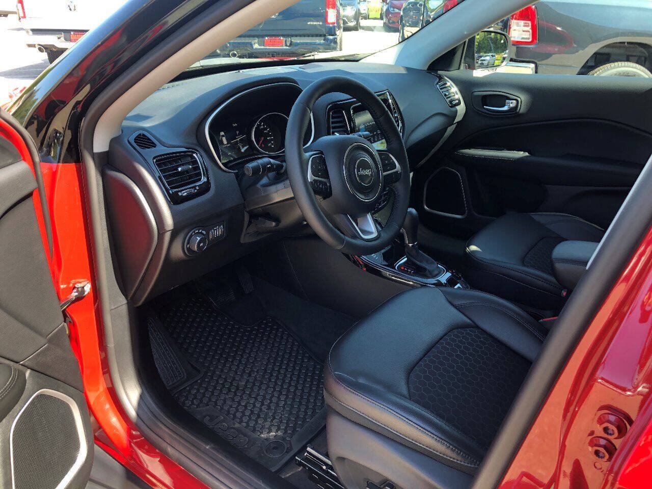 Used 2018 Jeep Compass Latitude w/ Popular Equipment Group AWD/4WD image 12