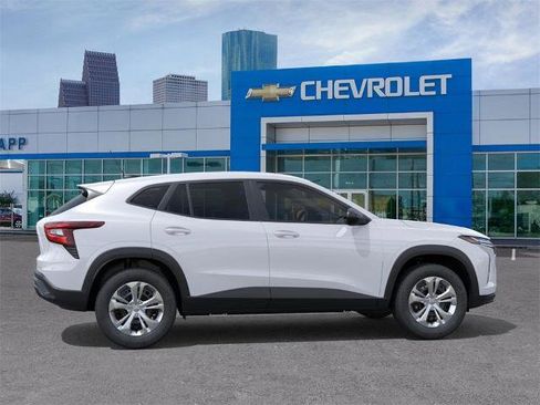 New 2026 Chevrolet Trax LS w/ Driver Confidence Package image 5