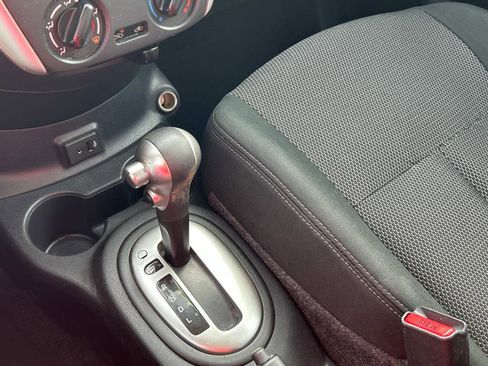 Used 2017 Nissan Versa SV image 29