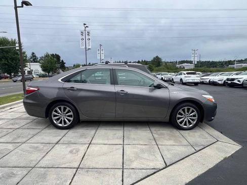 Used 2017 Toyota Camry XLE FWD image 8