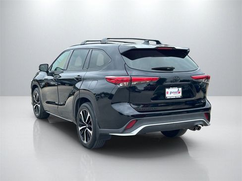 Used 2021 Toyota Highlander XSE image 7