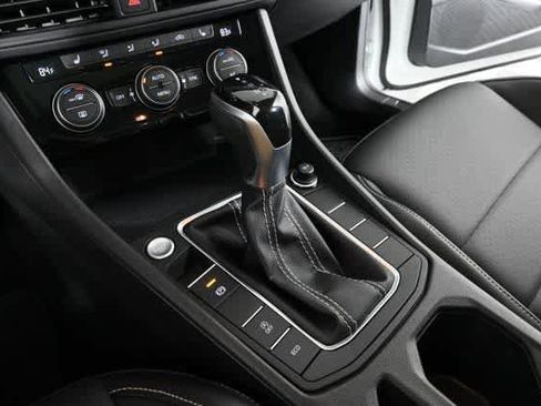 Certified 2022 Volkswagen Jetta SE image 25