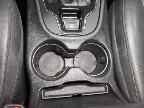 Used 2019 Jeep Cherokee Limited image 29