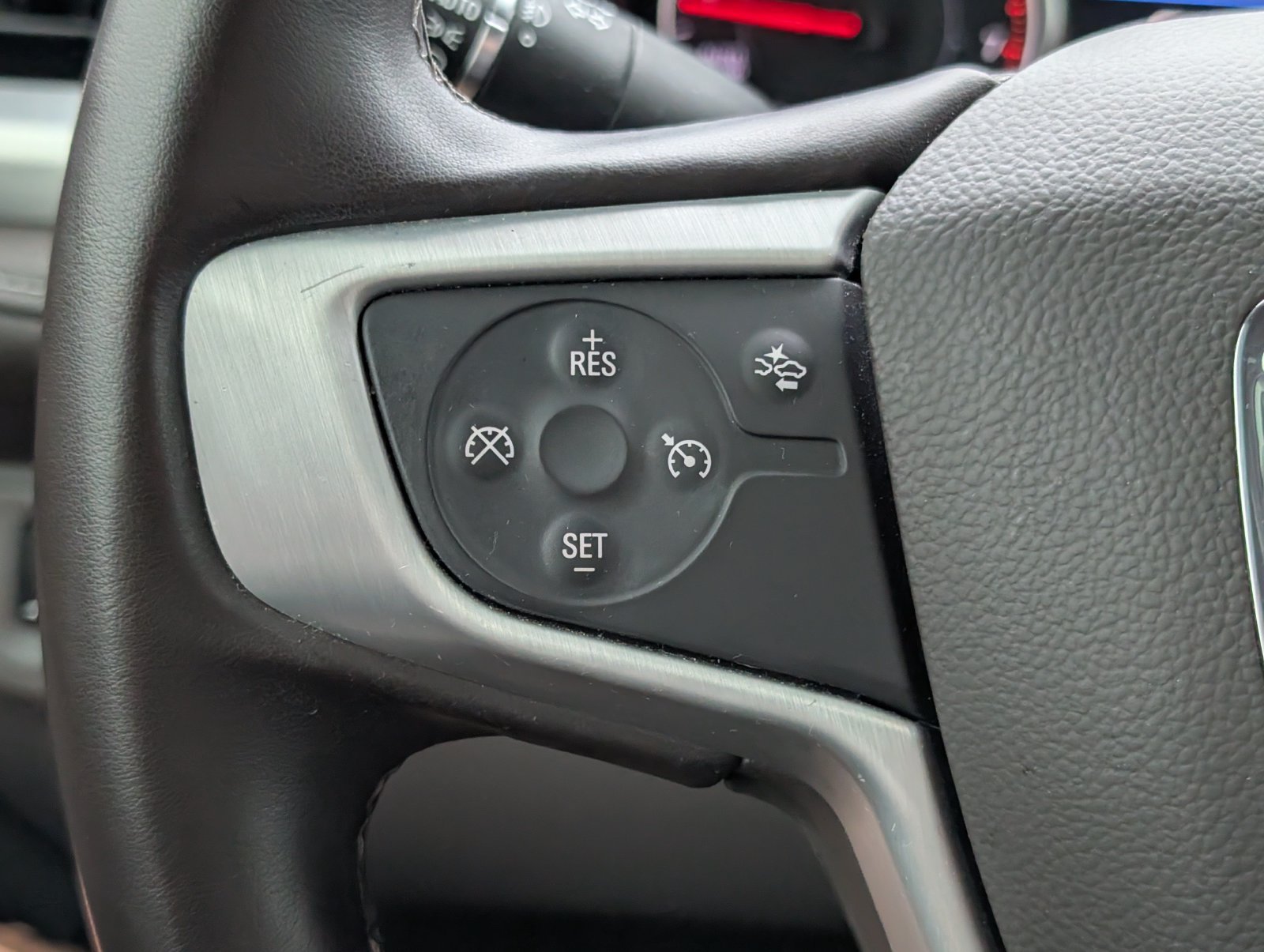 Used 2023 GMC Acadia SLT FWD image 18