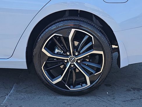 Used 2024 Nissan Altima 2.5 SR w/ SR Premium Package image 34