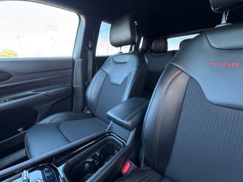 Used 2025 Jeep Compass Trailhawk image 35