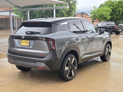 Certified 2025 Nissan Kicks SR FWD image 3