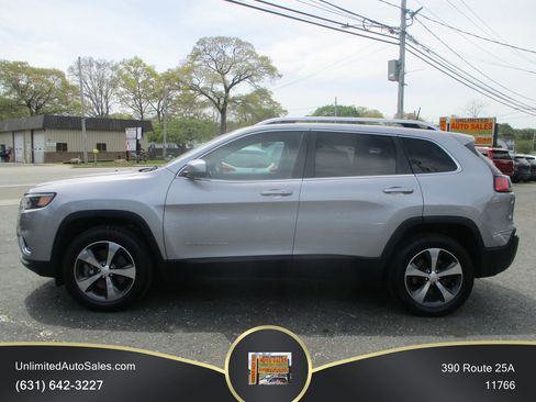 Used 2019 Jeep Cherokee Limited AWD/4WD image 3