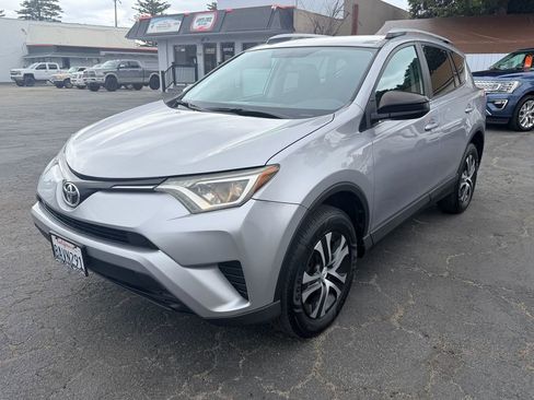 Used 2016 Toyota RAV4 LE FWD image 3