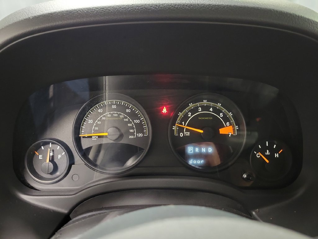 Used 2014 Jeep Patriot Latitude w/ Sun/Sound Group FWD image 26