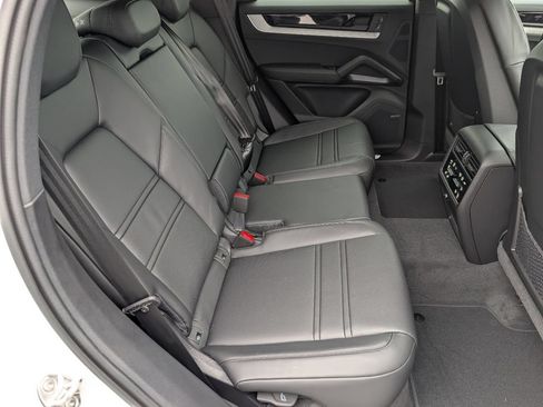 Certified 2026 Porsche Cayenne Coupe AWD/4WD image 7