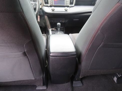 Used 2013 Toyota RAV4 XLE image 33