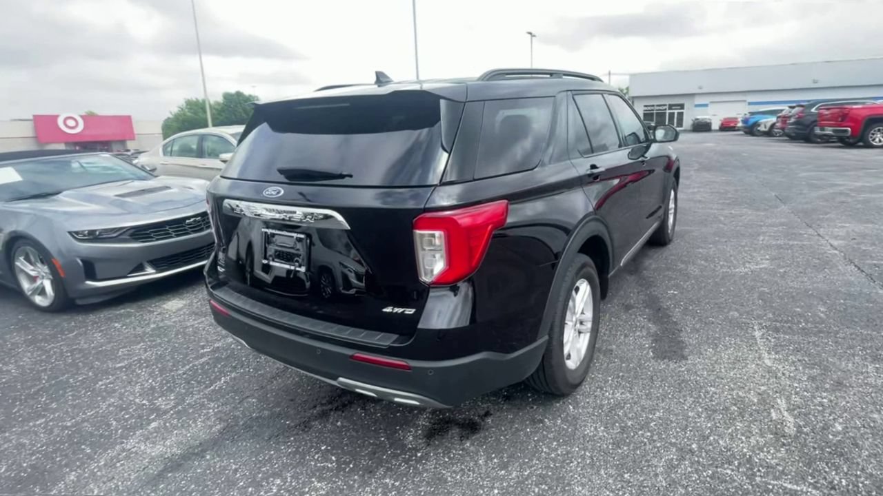 Used 2024 Ford Explorer XLT w/ Equipment Group 202A AWD/4WD image 9