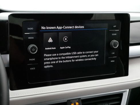 Used 2025 Volkswagen Taos SE w/ Black Wheel Package FWD image 22