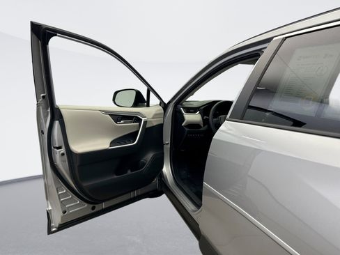 Used 2021 Toyota RAV4 Limited image 9