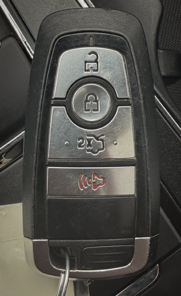 Used 2017 Ford Fusion SE w/ Equipment Group 601A FWD image 5