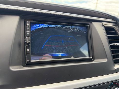 Used 2016 Toyota Highlander LE image 15