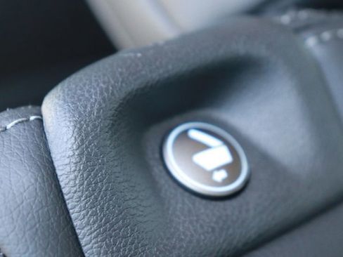 New 2025 Honda Pilot Touring image 13