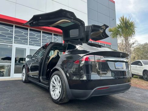 Used 2016 Tesla Model X 90D image 11