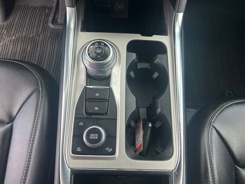 Used 2021 Ford Explorer XLT w/ Equipment Group 202A AWD/4WD image 15