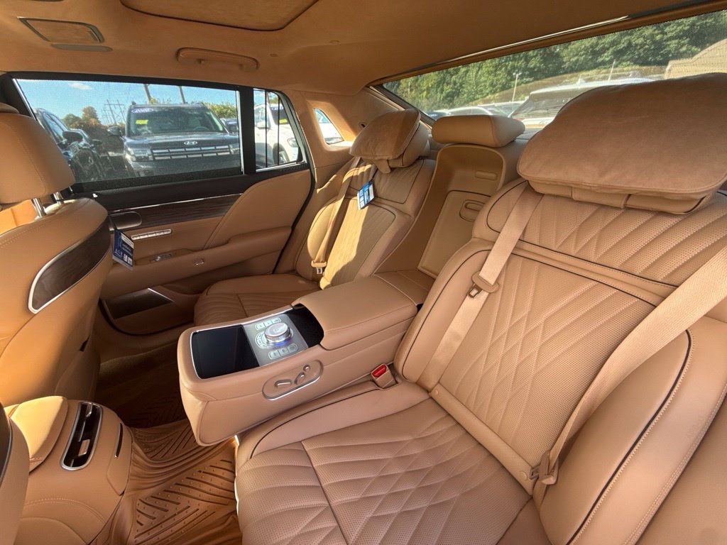 Used 2025 Genesis G90 3.5T AWD/4WD image 19