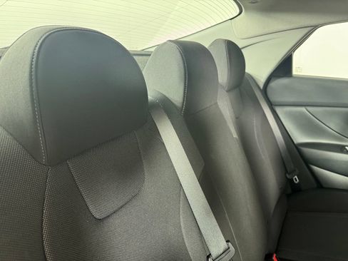 Used 2025 Hyundai Elantra SE FWD image 31