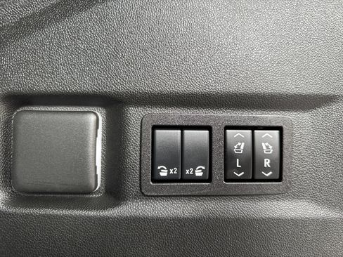 Used 2025 GMC Yukon AT4 w/ AT4 Premium Package image 36