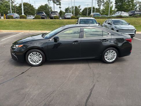 Used 2017 Lexus ES 350 w/ Premium Package FWD image 7