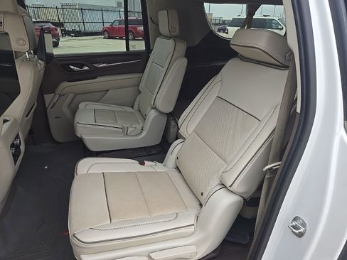 Used 2021 GMC Yukon XL Denali w/ Denali Ultimate Package image 9