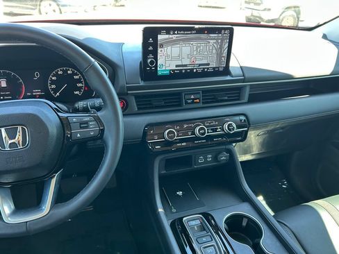Used 2024 Honda Pilot Touring image 19