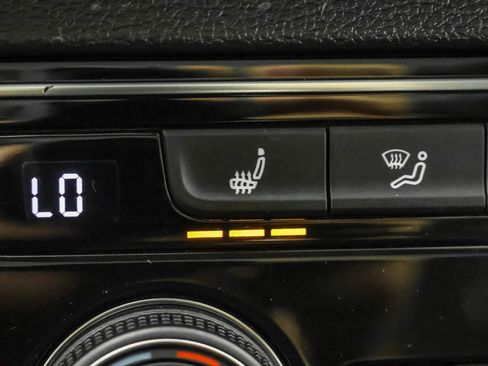 Used 2023 Volkswagen Atlas SE w/ Panoramic Sunroof Package AWD/4WD image 31