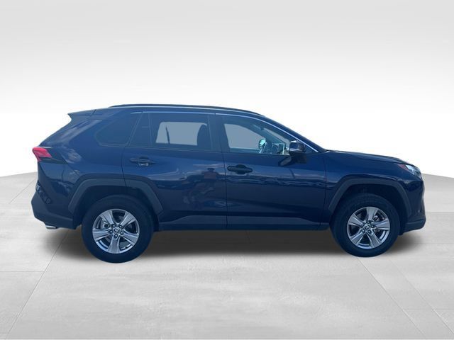 Used 2025 Toyota RAV4 XLE AWD/4WD image 4