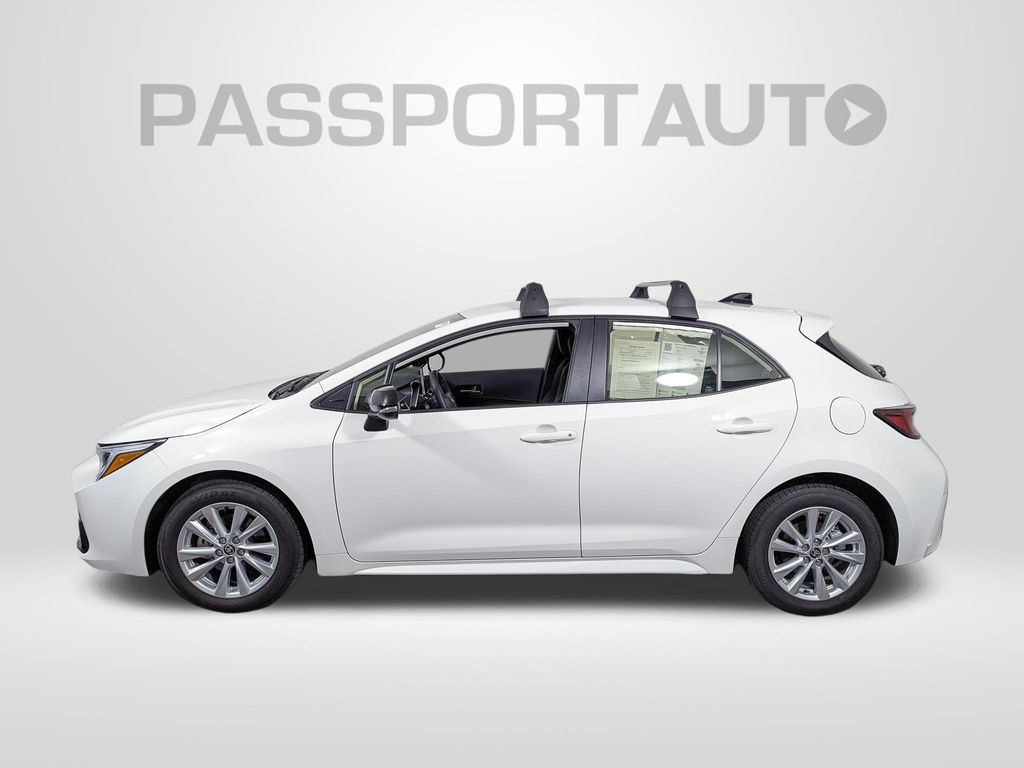 Used 2026 Toyota Corolla SE FWD image 2