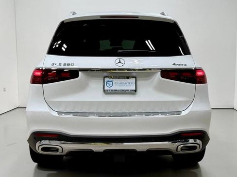 Used 2025 Mercedes-Benz GLS 580 4MATIC image 18