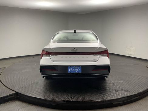Used 2024 Hyundai Elantra Limited FWD image 6