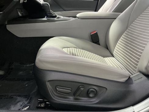 Used 2022 Toyota Camry SE FWD image 15