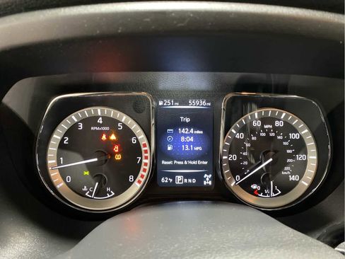 Used 2018 Nissan Titan SV image 16