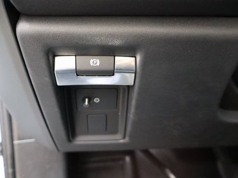 Used 2023 Land Rover Defender 130 X-Dynamic SE AWD/4WD image 15