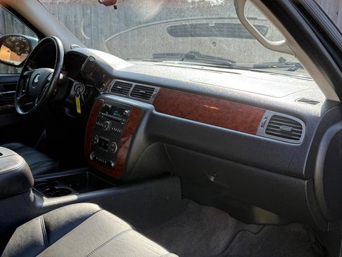 Used 2010 Chevrolet Avalanche LT image 15