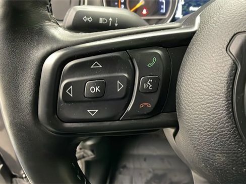 Used 2021 Jeep Gladiator Willys image 14