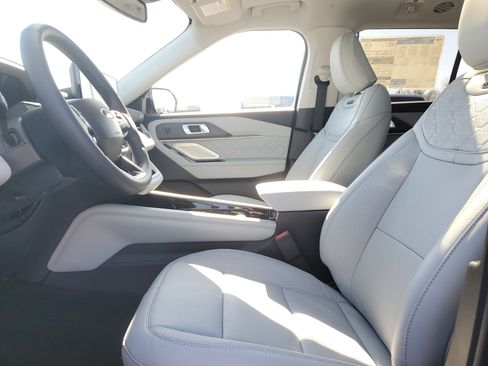 New 2026 Ford Explorer Platinum w/ LUX Leather Package image 16