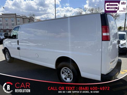 Used 2020 Chevrolet Express 3500 Extended w/ Driver Convenience Package RWD image 4
