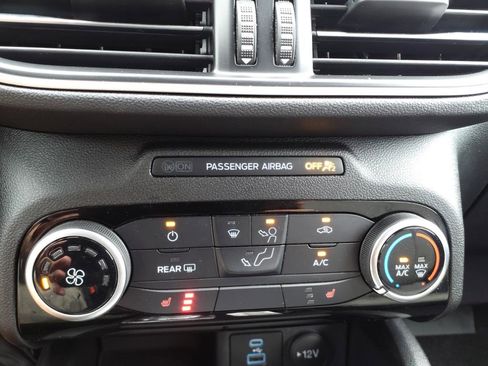 Used 2022 Ford Escape SE w/ SE Sport Appearance Package image 11