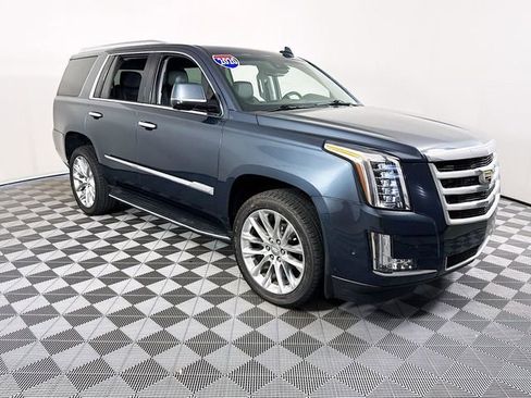 Used 2020 Cadillac Escalade Luxury image 1