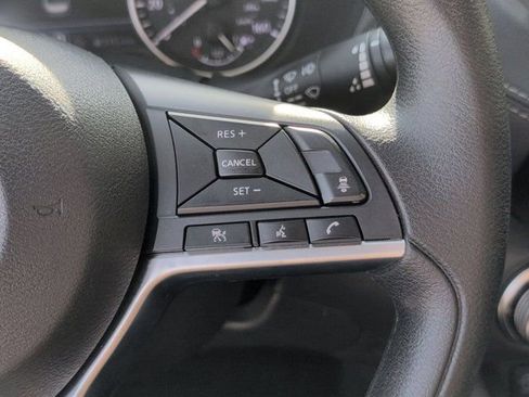 Used 2025 Nissan Sentra SV FWD image 21