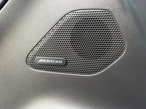 Used 2020 Jaguar F-PACE Premium image 19